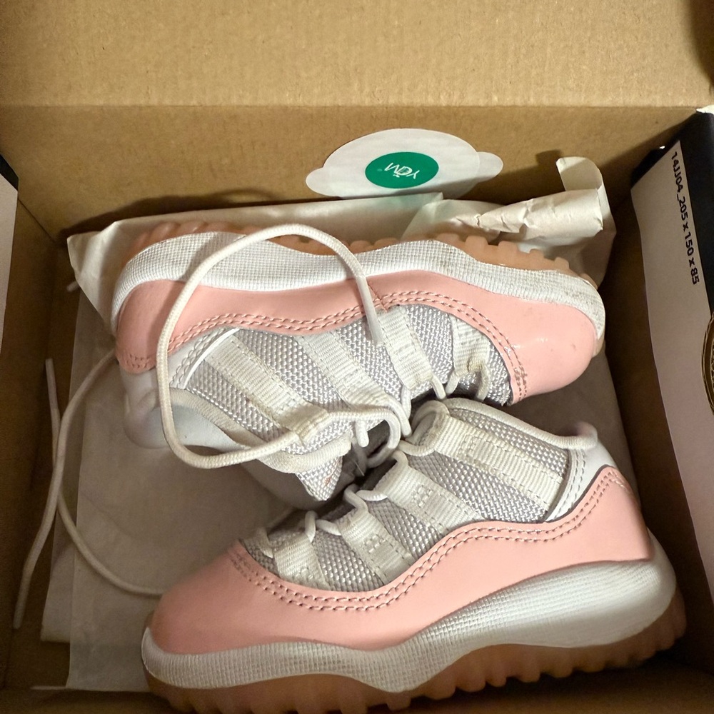 Jordan 11 Retro Low